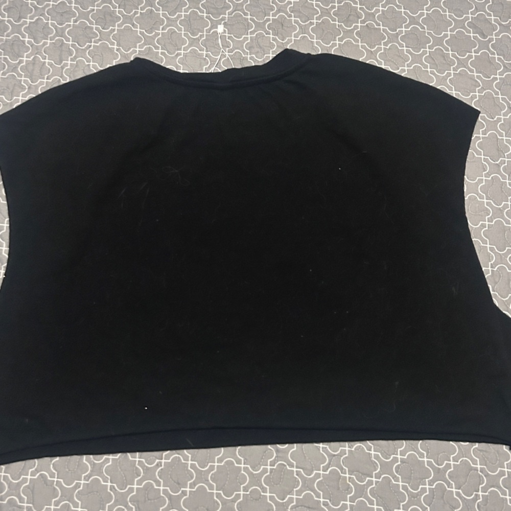 SHEIN Black Cropped Tee with Pink Graphic - Picture 5 of 5